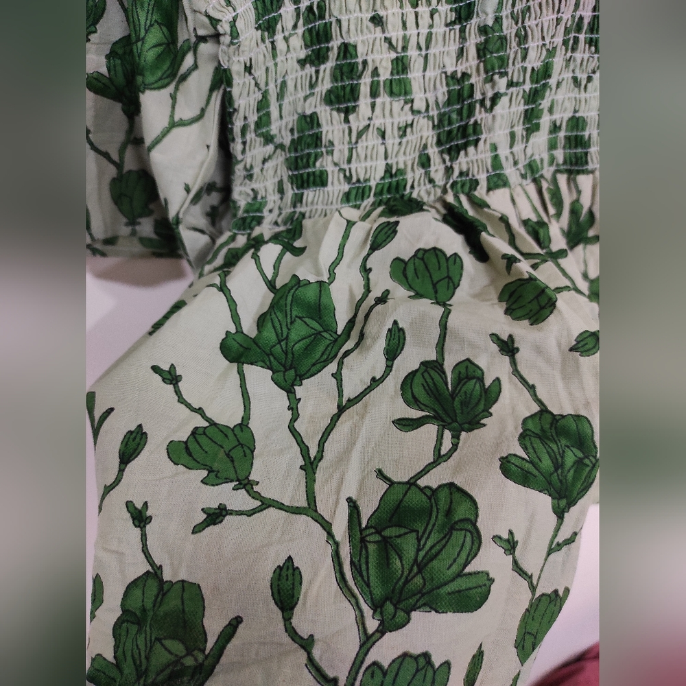 Green Square Neck Smocked Top 💚 - Picture 7 of 13